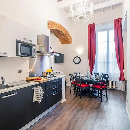 Lorenzo De' Medici Family Apartment Florence